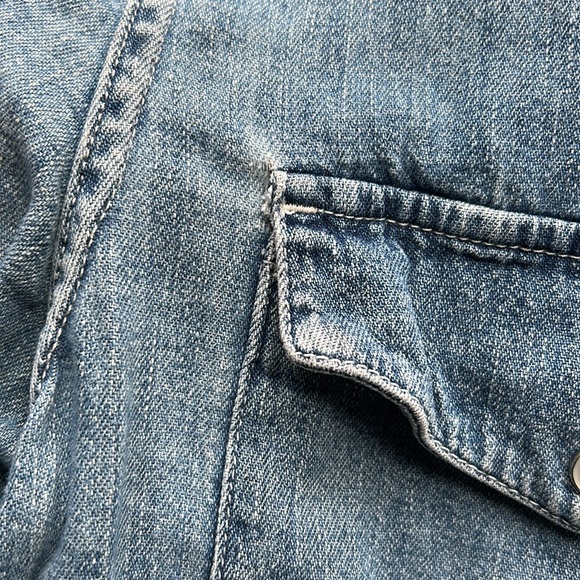 I+W Pearl Snap Denim Top - Picture 3 of 11